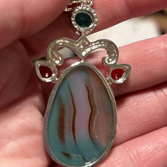 Absolutely Gorgeous Matching Necklace and Bracelet pieces by Hermosa. - Picture 16 of 16